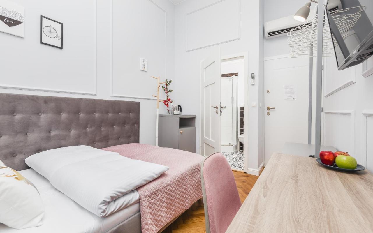 Traveler'S Best Choice - Old Town Guesthouse - By Upstairs Краків Екстер'єр фото