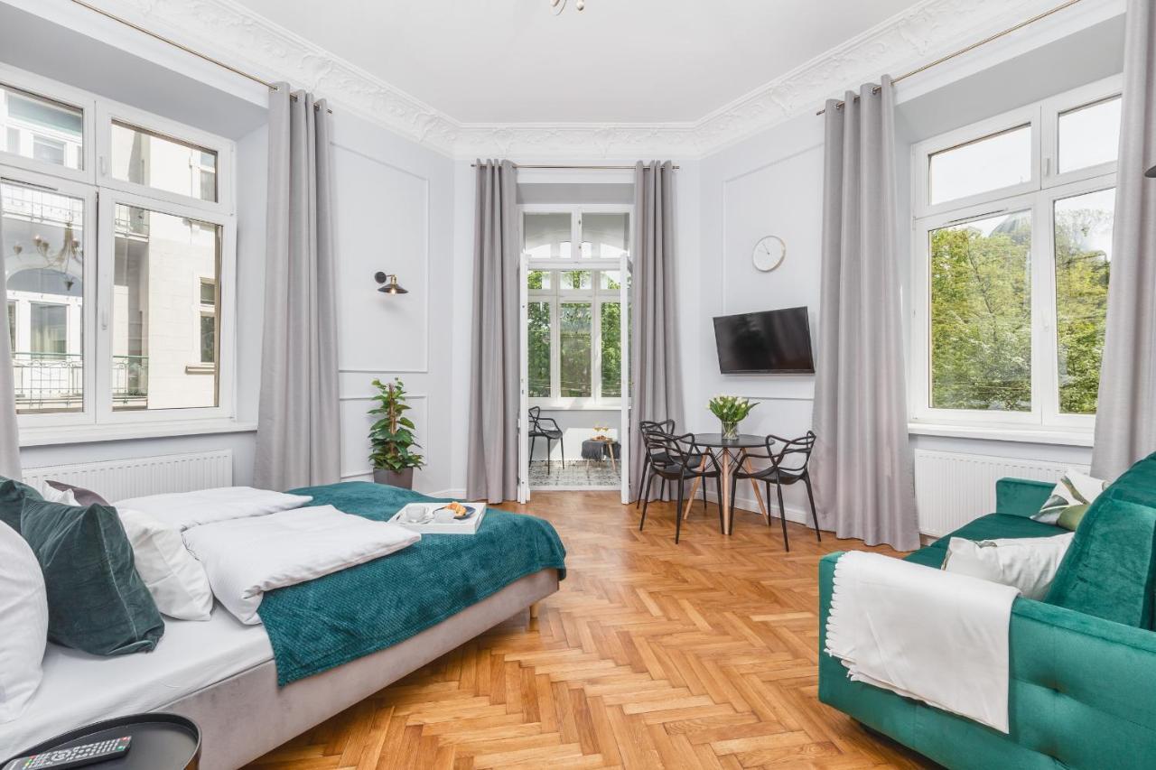 Traveler'S Best Choice - Old Town Guesthouse - By Upstairs Краків Екстер'єр фото